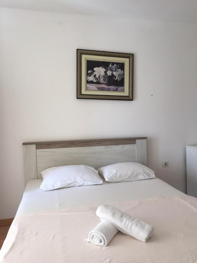 Em Apartments Ulcinj Exteriör bild