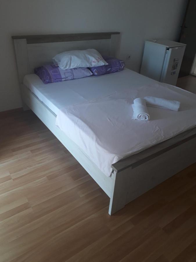 Em Apartments Ulcinj Exteriör bild