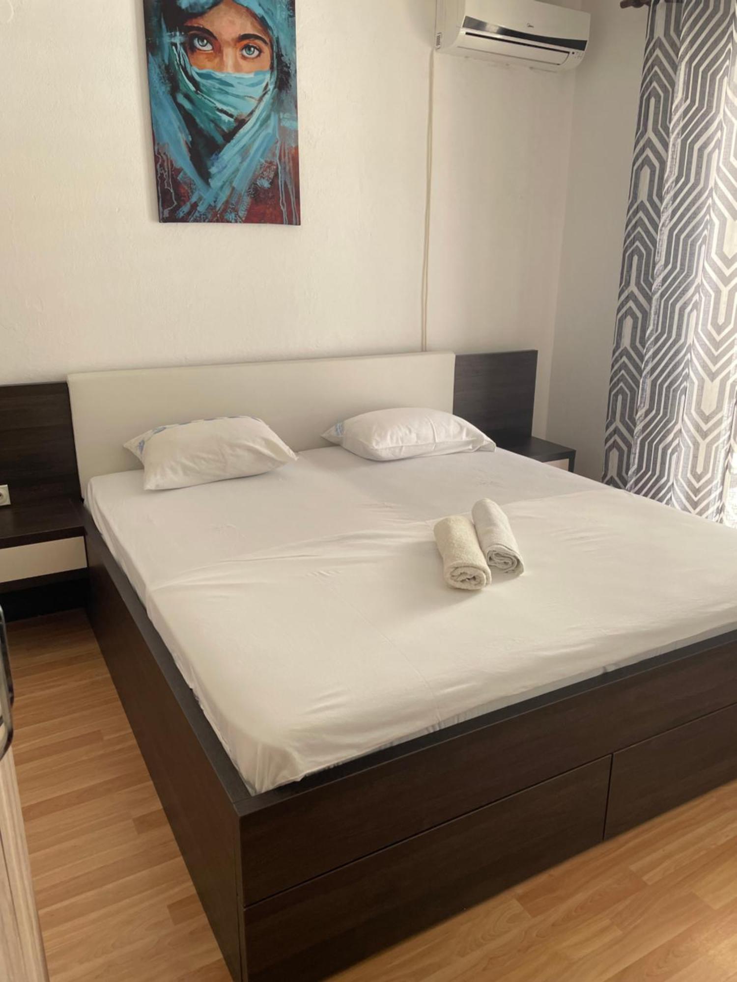 Em Apartments Ulcinj Exteriör bild